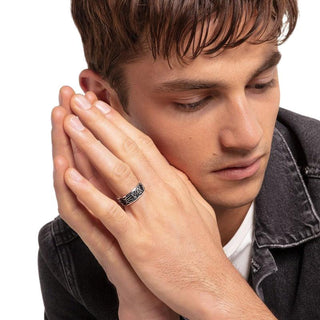 Man wearing a blackened 925 Sterling silver Thomas Sabo ring featuring an intricate tiger pattern design.
